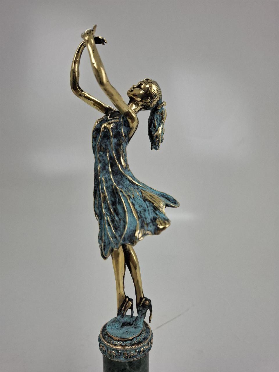 გოგონა კაბით, ხედი 1
